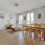 Flat De Luxe A Republique Avec Terrasse